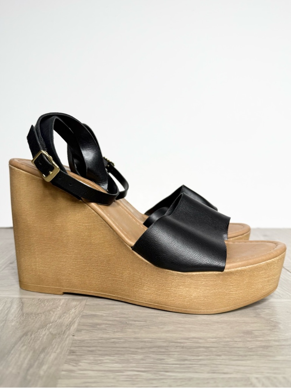 Steve Madden Welsh Black Leather Wedge Sandal 8 1/2 M